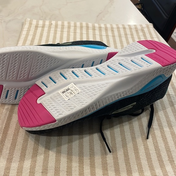 NEW SKETCHERS AIR COOLED MEMORY FOAM RUNNERS - Picture 5 of 9